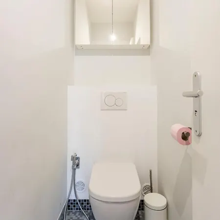 Lejlighed Eiffel Tower & Champs-elysees - 2br With Balcony - Cityapartmentstay