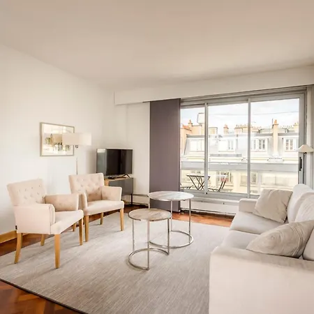 Eiffel Tower & Champs-elysees - 2br With Balcony - Cityapartmentstay Lejlighed