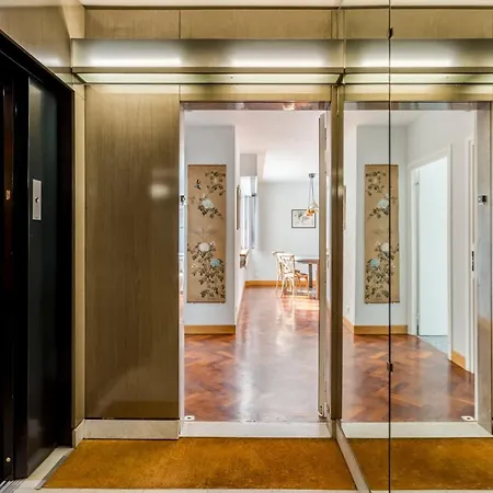 Apartment Eiffel Tower & Champs-elysees - 2br With Balcony - Cityapartmentstay