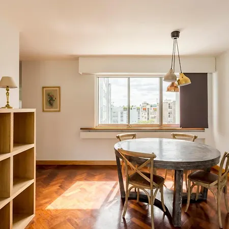 Eiffel Tower & Champs-elysees - 2br With Balcony - Cityapartmentstay Apartment