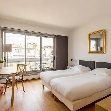 Apartment Eiffel Tower & Champs-elysees - 2br With Balcony - Cityapartmentstay Paris