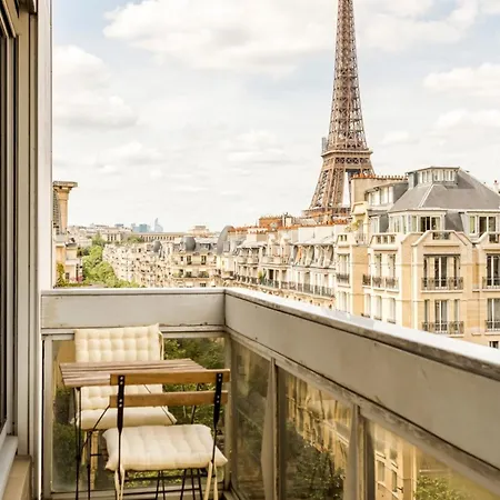 Eiffel Tower & Champs-elysees - 2br With Balcony - Cityapartmentstay Apartment